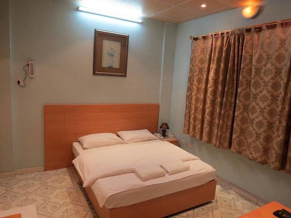 Sama Hotel Sardzsa Kültér fotó